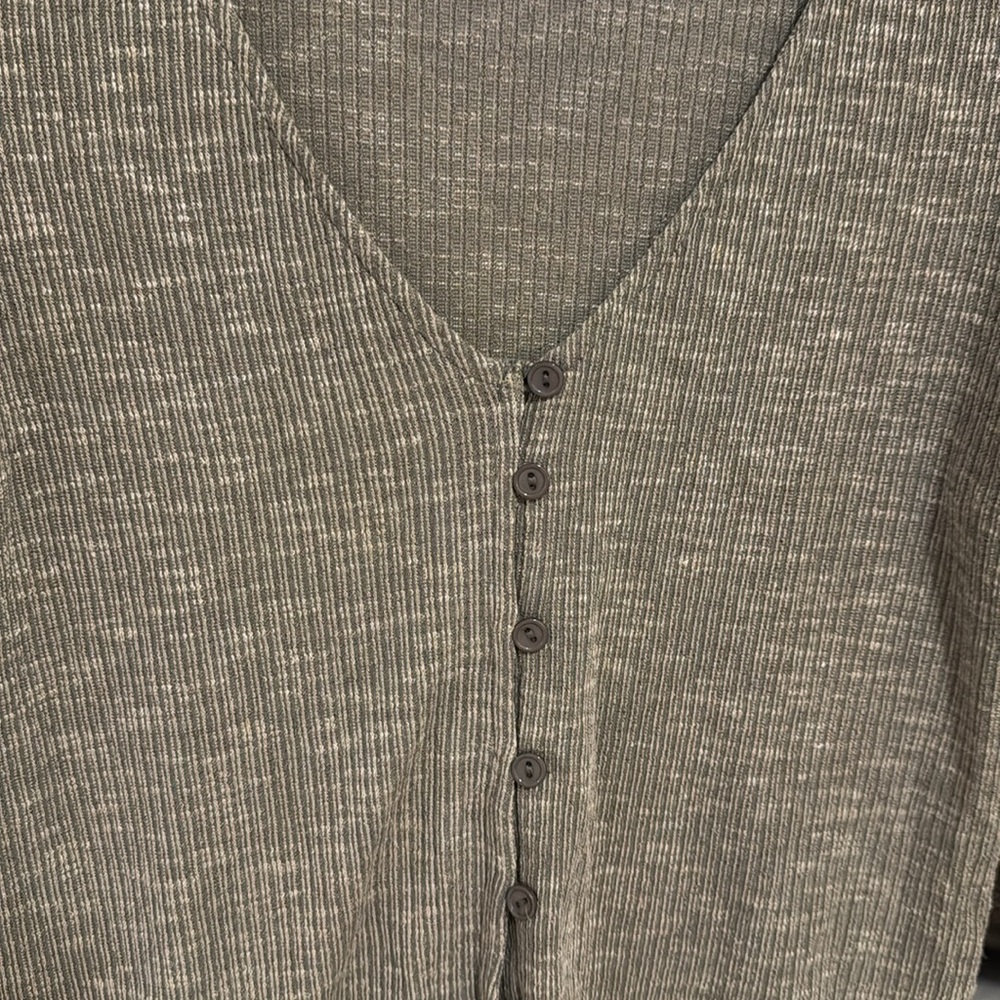 Cute button down tee - Picture 2 of 3